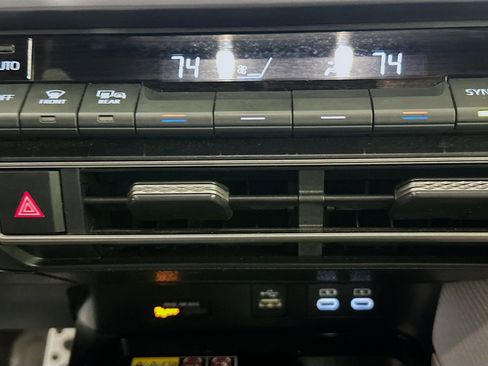 Used 2025 Toyota Camry SE image 23