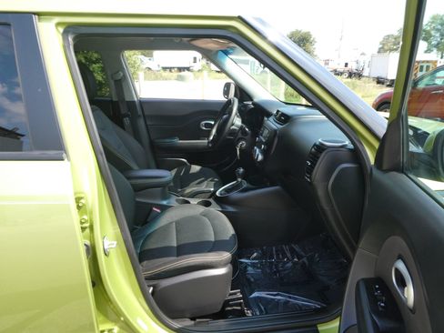 Used 2016 Kia Soul + FWD image 22