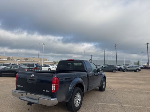 Used 2016 Nissan Frontier SV image 23