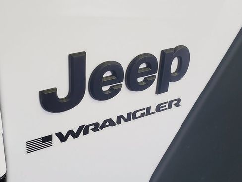 Used 2025 Jeep Wrangler Sport AWD/4WD image 29