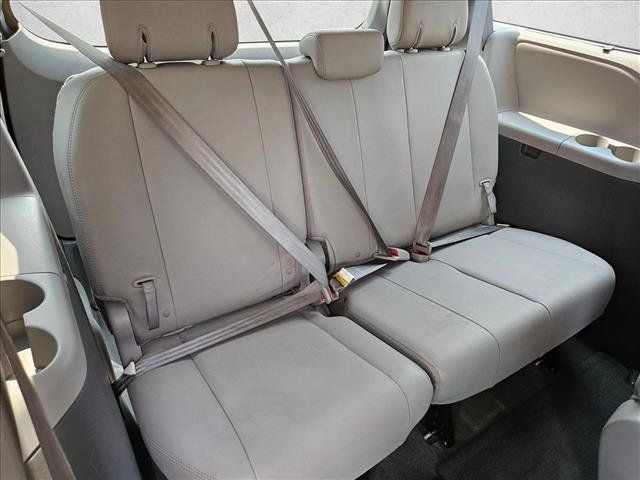 Used 2015 Toyota Sienna XLE FWD image 19