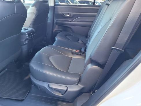 Used 2024 Toyota Grand Highlander AWD image 17