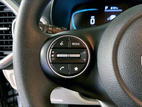 Certified 2025 Kia Soul LX w/ LX Technology Package FWD image 18