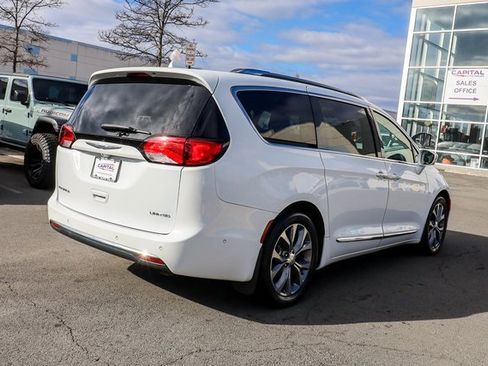 Used 2020 Chrysler Pacifica Limited w/ Tire & Wheel Group image 16