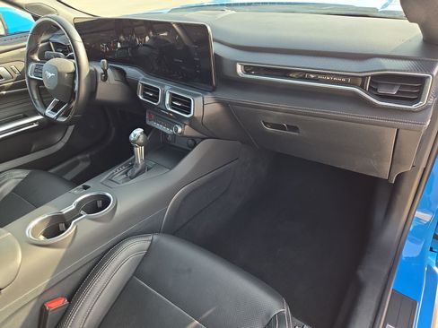 Used 2025 Ford Mustang Premium RWD image 31