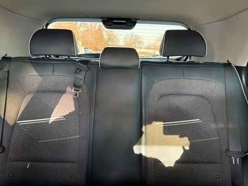 Used 2022 Hyundai Venue Limited image 35