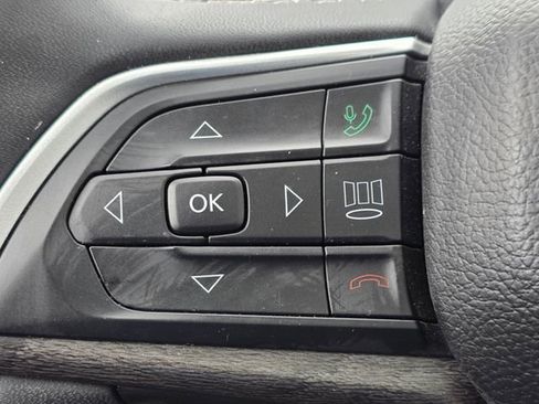 Used 2023 Jeep Grand Cherokee Limited image 9