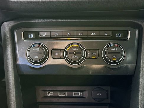 Used 2018 Volkswagen Tiguan SE FWD image 18