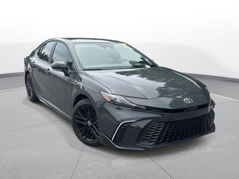 Used 2026 Toyota Camry SE FWD image 3