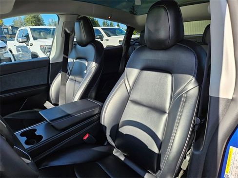 Used 2022 Tesla Model Y Long Range image 12