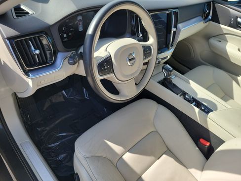 Used 2020 Volvo S60 T5 Momentum FWD image 7
