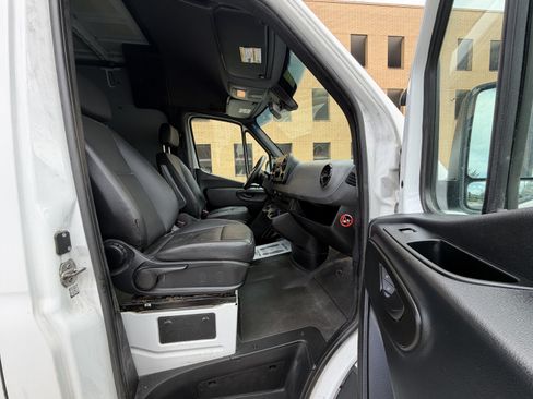 Used 2021 Mercedes-Benz Sprinter 2500 image 13