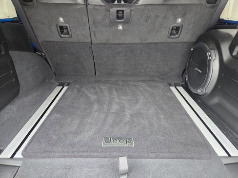 Used 2022 Jeep Wrangler Unlimited Rubicon w/ Xtreme Recon 35" Tire Package image 34