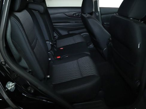 Used 2019 Nissan Rogue SV image 30