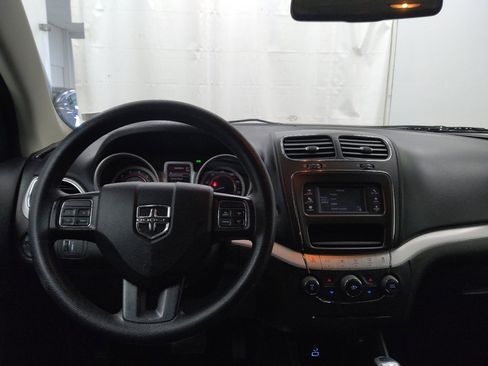 Used 2018 Dodge Journey SE image 22