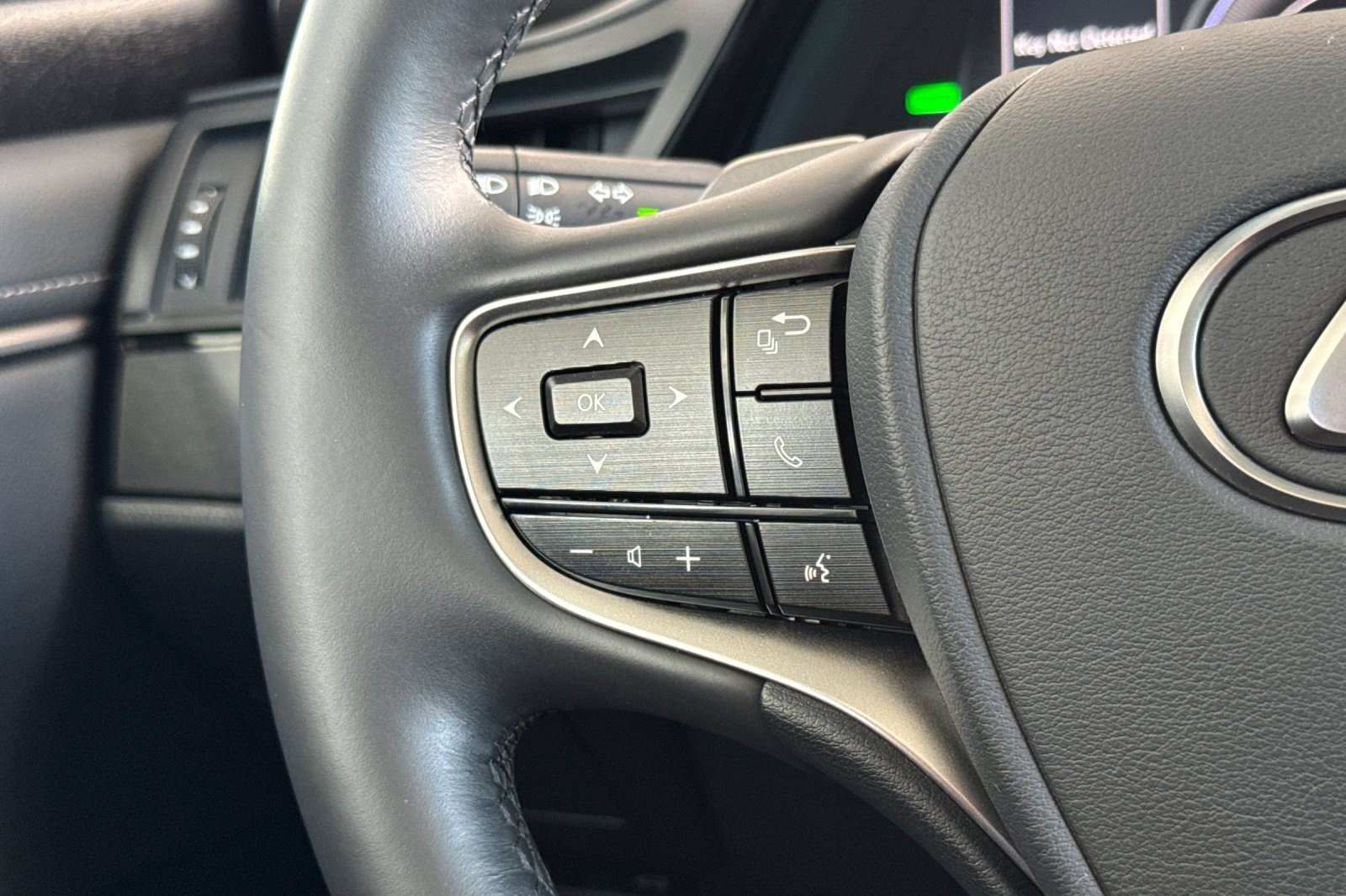 Certified 2025 Lexus ES 300h w/ Premium Package FWD image 29