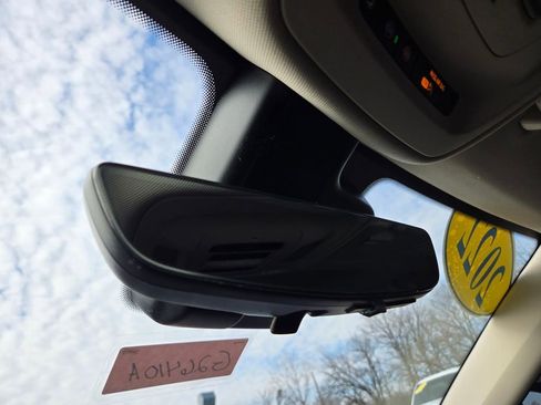 Used 2022 Buick Envision Avenir w/ Technology Package II image 18