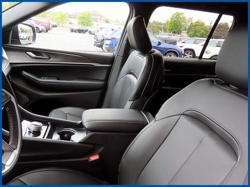 New 2025 Jeep Grand Cherokee Limited w/ Black Appearance Package image 14