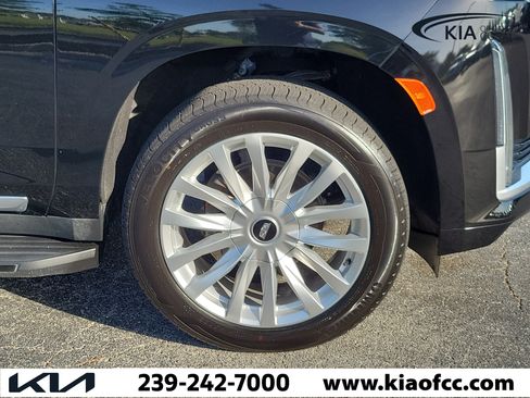 Used 2021 Cadillac Escalade Luxury RWD image 7