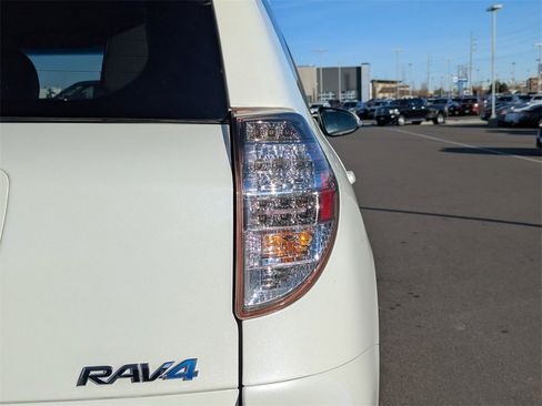 Used 2013 Toyota RAV4 EV image 41