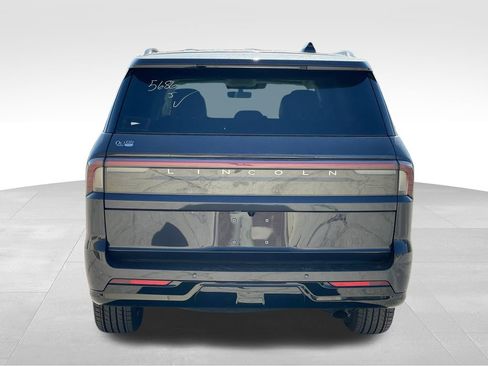 New 2026 Lincoln Navigator Reserve w/ Jet Appearance Package AWD/4WD image 4