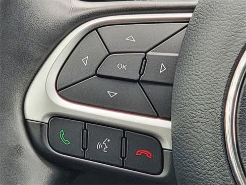 Certified 2018 Jeep Compass Latitude image 33