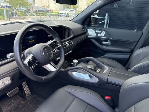 Used 2025 Mercedes-Benz GLS 450 4MATIC image 4