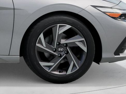 New 2025 Hyundai Elantra SEL image 8