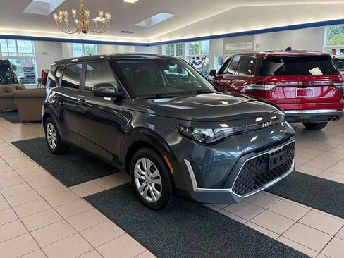Used 2023 Kia Soul LX FWD image 7