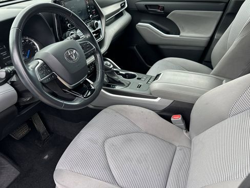 Used 2021 Toyota Highlander LE image 10