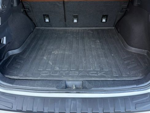 Used 2018 Subaru Outback 3.6R Touring AWD/4WD image 33
