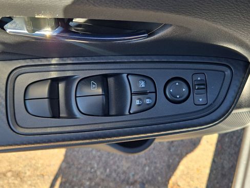 Used 2025 Nissan Versa SV w/ Trunk Package FWD image 25