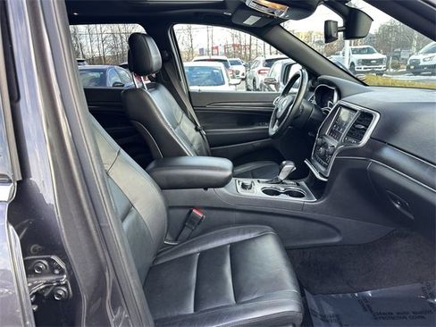 Used 2018 Jeep Grand Cherokee Limited image 34