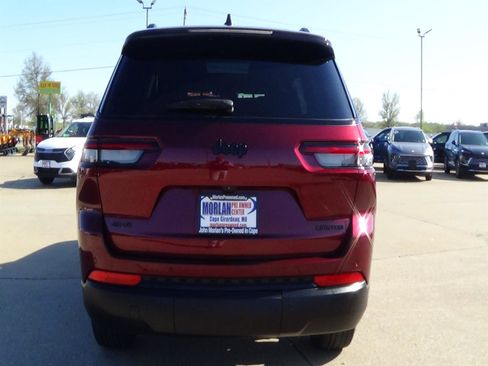Certified 2024 Jeep Grand Cherokee L Limited w/ Black Appearance Package image 7