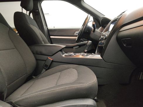 Used 2019 Ford Explorer XLT w/ Equipment Group 201A FWD image 21