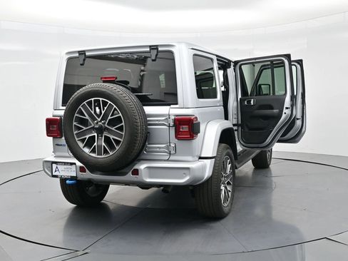 Used 2022 Jeep Wrangler Unlimited Sahara image 44