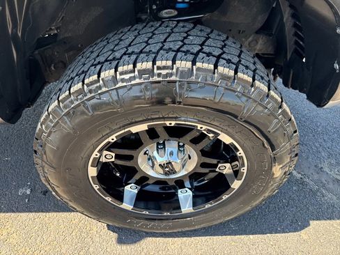 Used 2020 Toyota Tacoma TRD Off-Road AWD/4WD image 41
