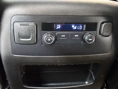 Used 2017 Chevrolet Suburban LS RWD image 70