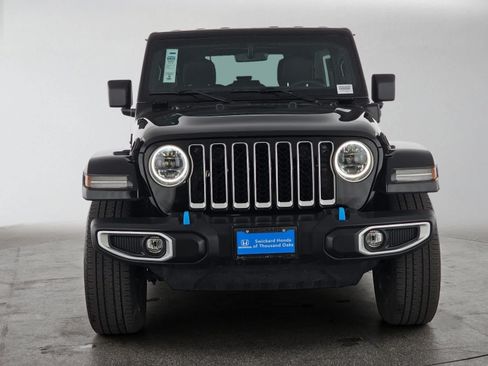 Used 2023 Jeep Wrangler Unlimited Sahara w/ Cold Weather Group AWD/4WD image 8