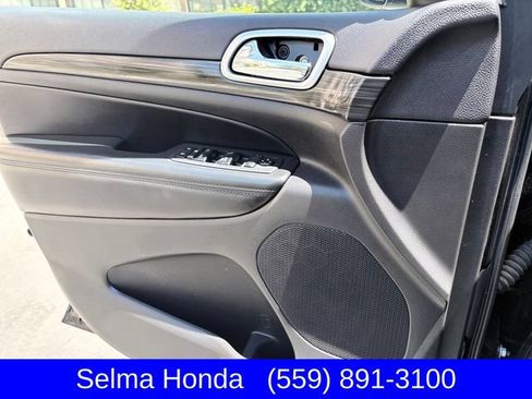 Used 2019 Jeep Grand Cherokee Altitude RWD image 12