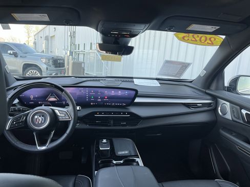 Used 2025 Buick Enclave Avenir w/ Super Cruise Package image 5