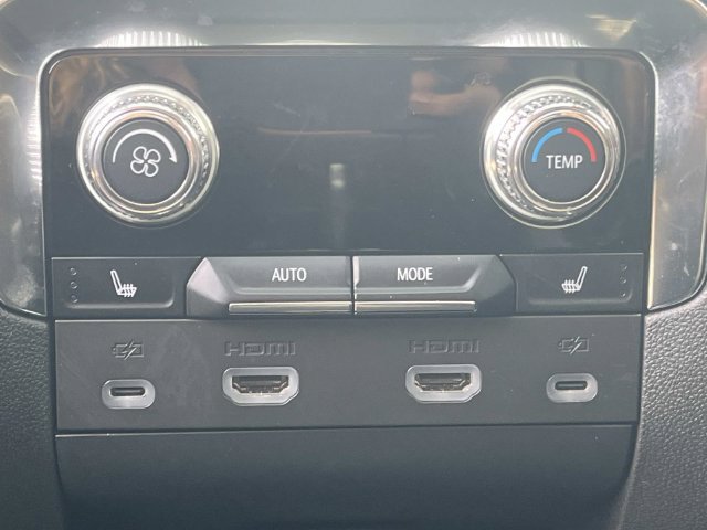 Used 2023 GMC Yukon Denali Ultimate AWD/4WD image 16