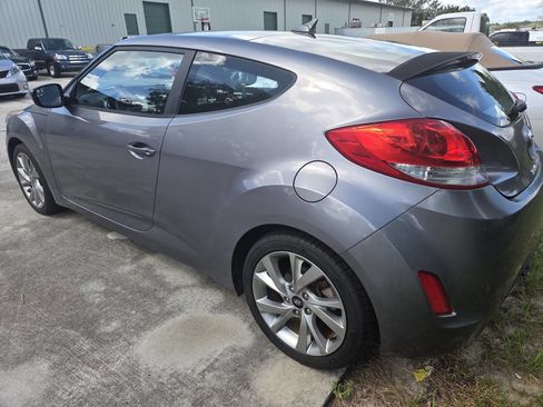 Used 2016 Hyundai Veloster image 4