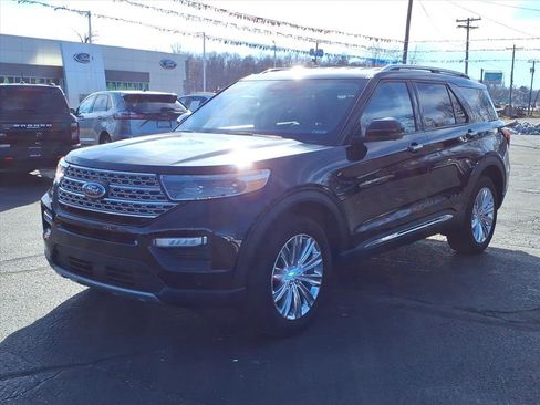 Certified 2022 Ford Explorer Limited w/ Equipment Group 301A image 4