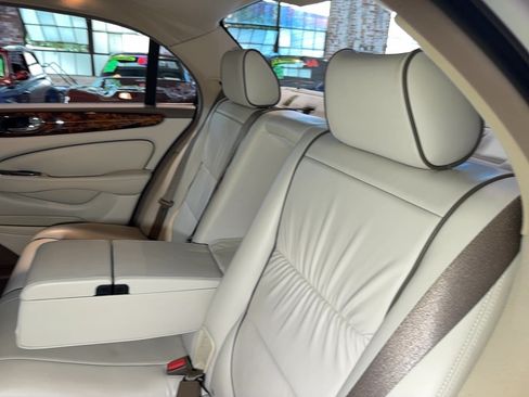 Used 2007 Jaguar XJ8 L RWD image 74