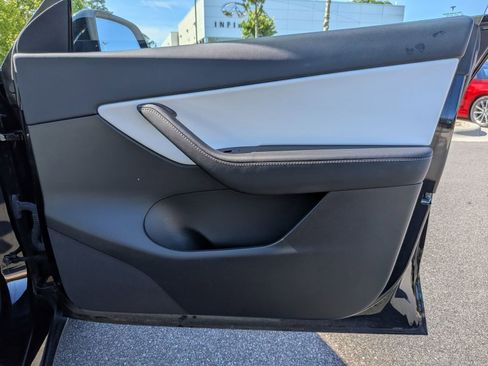 Used 2022 Tesla Model Y Long Range AWD/4WD image 33