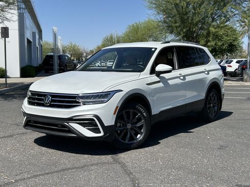 Used 2023 Volkswagen Tiguan SE FWD image 32
