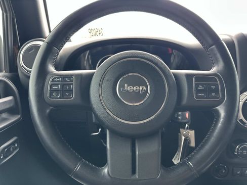 Used 2012 Jeep Wrangler Unlimited Sahara w/ Connectivity Group AWD/4WD image 19