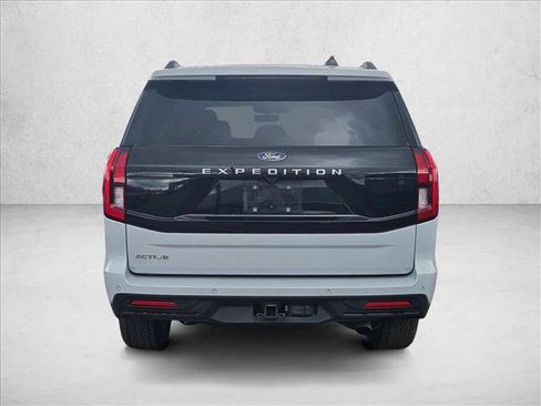Used 2025 Ford Expedition Active image 6
