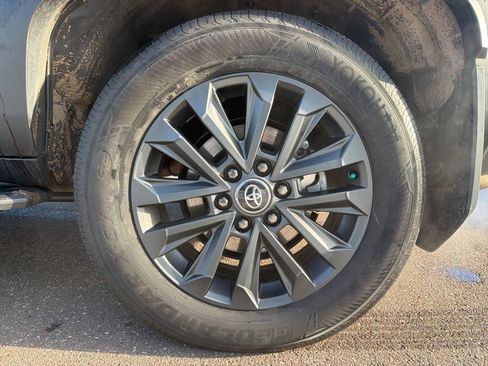 Used 2025 Toyota Land Cruiser image 9